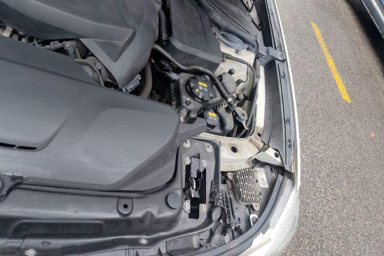 Used BMW 3 Series GT 2017 320i M Sport Engine Bay Left