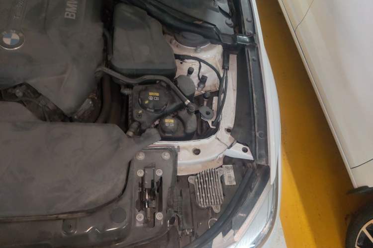 Used BMW 3 Series GT 2017 320i Sport Edition Engine Bay Left