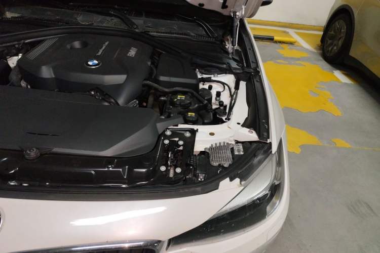 Used BMW 3 Series GT 2017 320i Sport Edition Engine Bay Left
