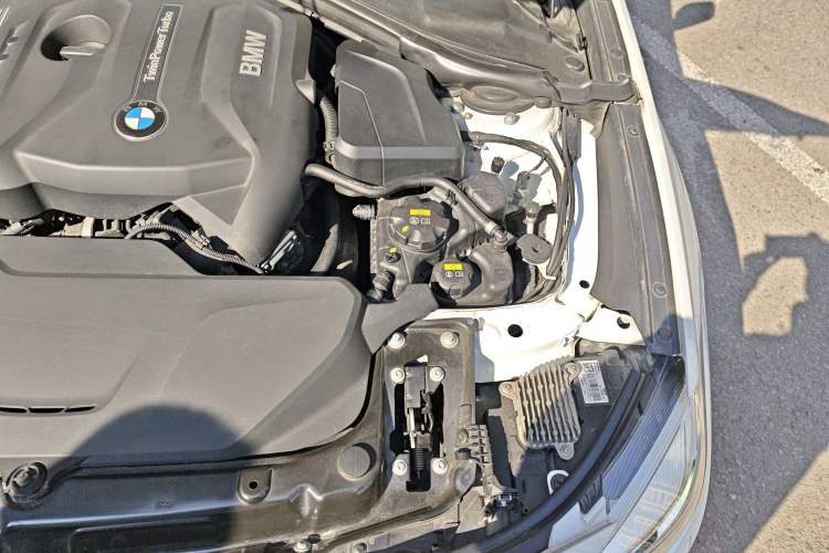 Used BMW 3 Series GT 2017 320i Sport Edition Engine Bay Left