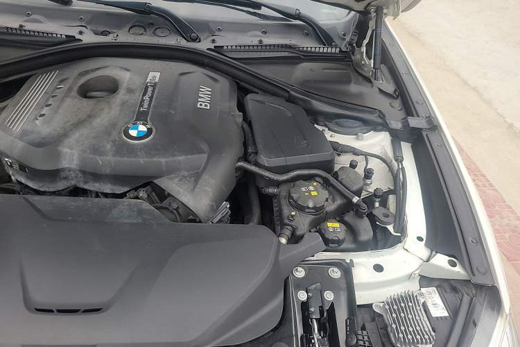 Used BMW 3 Series GT 2017 330i xDrive M Sport Engine Bay Left