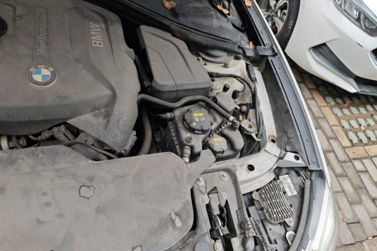 Used BMW 3 Series GT 2017 320i Sport Edition Engine Bay Left