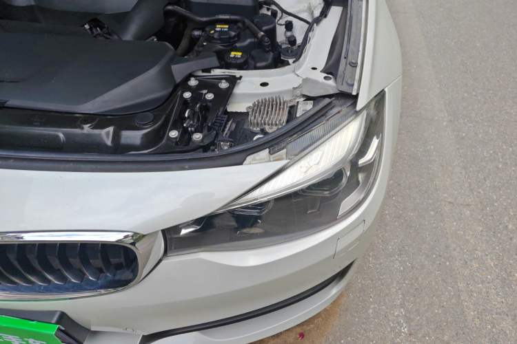 Used BMW 3 Series GT 2017 320i Sport Edition Engine Bay Left