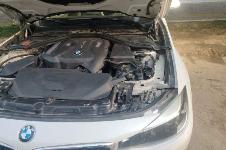 Used BMW 3 Series GT 2017 320i Sport Edition Engine Bay Left