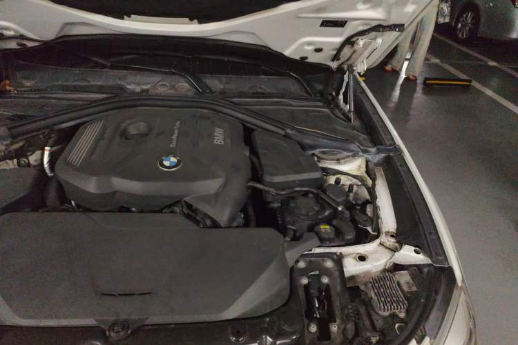 Used BMW 3 Series GT 2017 320i Sport Edition Engine Bay Left