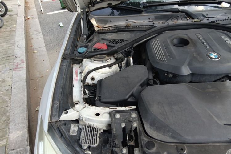 Used BMW 3 Series GT 2017 320i Sport Edition Engine Bay Right