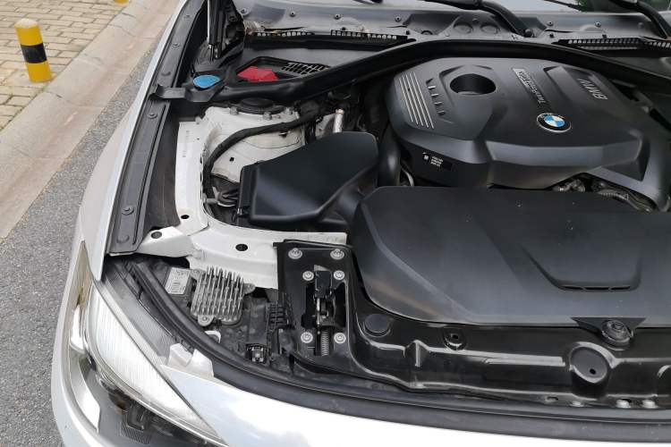 Used BMW 3 Series GT 2017 320i Sport Edition Engine Bay Right