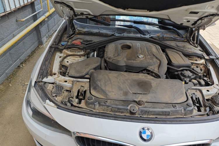Used BMW 3 Series GT 2017 320i Sport Edition Engine Bay Right