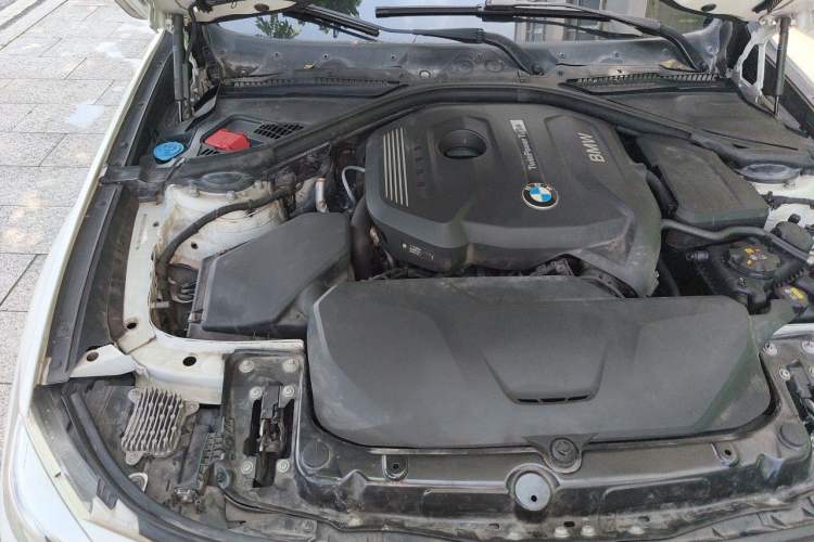 Used BMW 3 Series GT 2017 320i Sport Edition Engine Bay Right