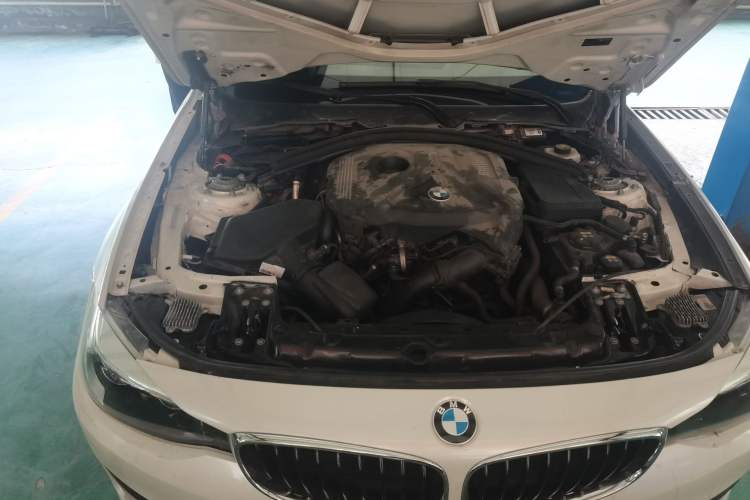 Used BMW 3 Series GT 2017 320i Luxury Design Package Engine Bay Right