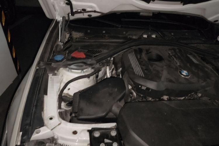 Used BMW 3 Series GT 2017 320i Sport Edition Engine Bay Right