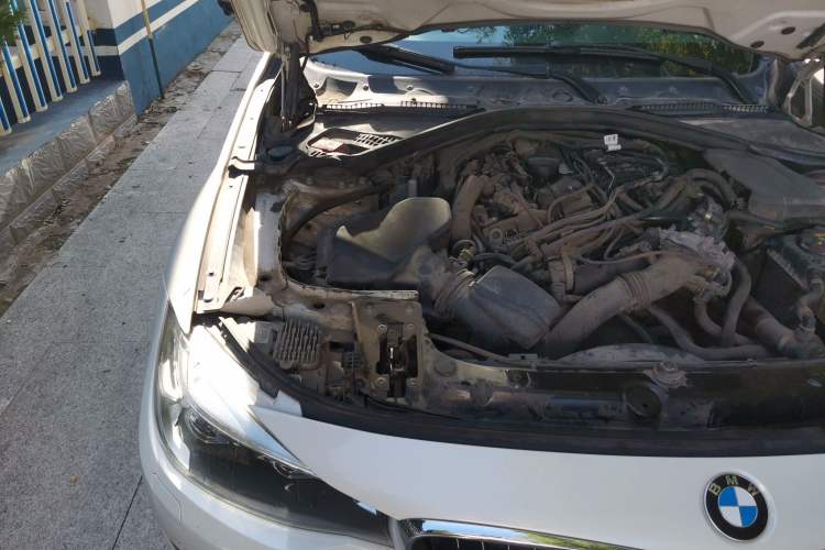 Used BMW 3 Series GT 2017 320i Sport Edition Engine Bay Right