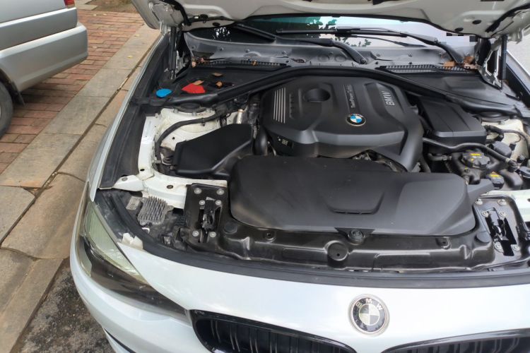 Used BMW 3 Series GT 2017 320i Sport Edition Engine Bay Right
