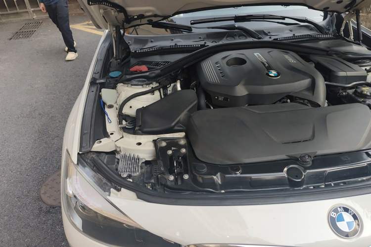 Used BMW 3 Series GT 2017 320i M Sport Engine Bay Right