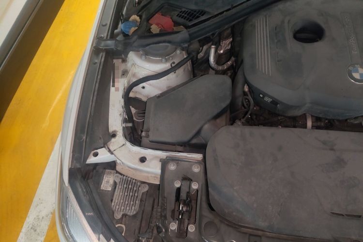 Used BMW 3 Series GT 2017 320i Sport Edition Engine Bay Right