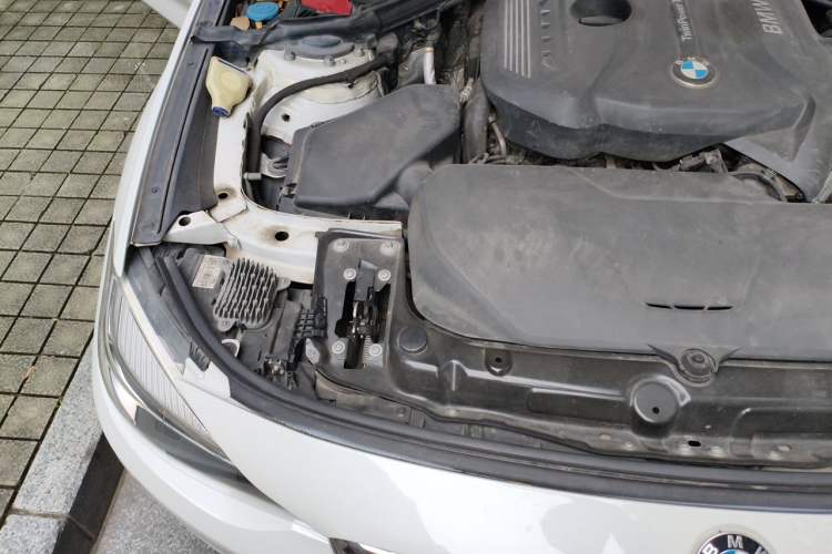 Used BMW 3 Series GT 2017 320i Sport Edition Engine Bay Right