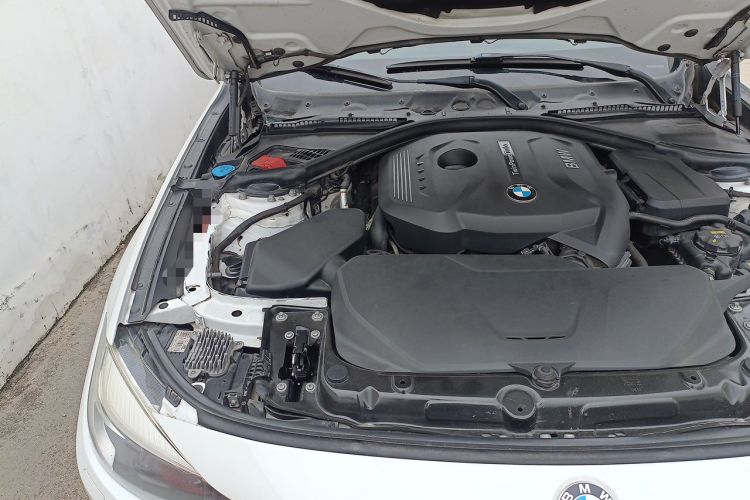 Used BMW 3 Series GT 2017 320i Sport Edition Engine Bay Right
