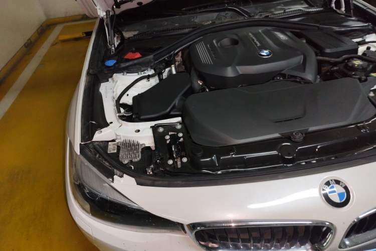 Used BMW 3 Series GT 2017 320i Sport Edition Engine Bay Right