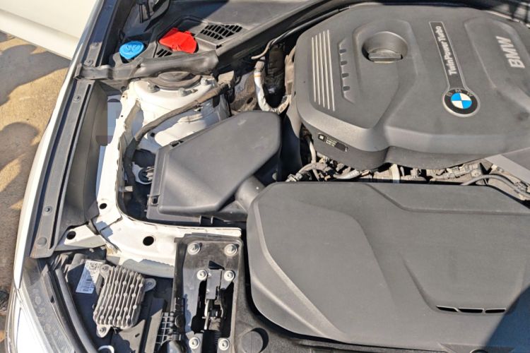 Used BMW 3 Series GT 2017 320i Sport Edition Engine Bay Right