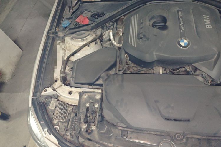 Used BMW 3 Series GT 2017 320i Sport Edition Engine Bay Right