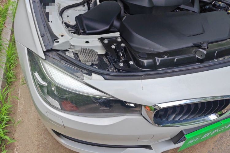 Used BMW 3 Series GT 2017 320i Sport Edition Engine Bay Right