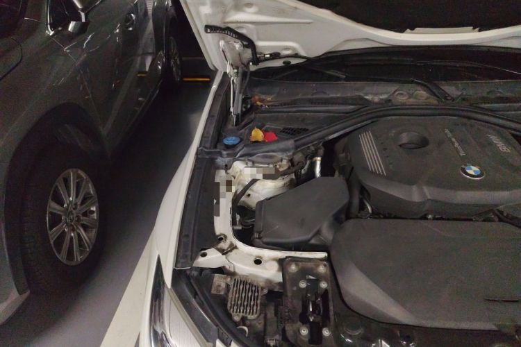 Used BMW 3 Series GT 2017 320i Sport Edition Engine Bay Right