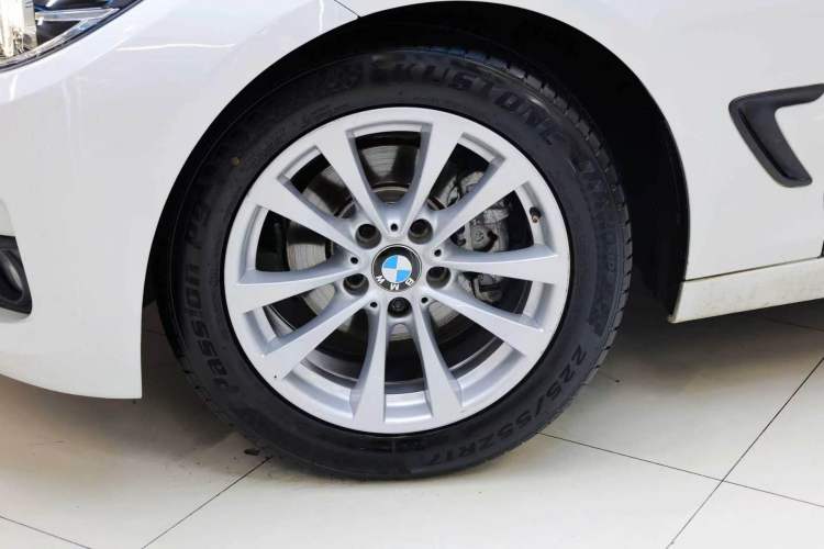 Used BMW 3 Series GT 2017 320i Sport Edition Exterior 13
