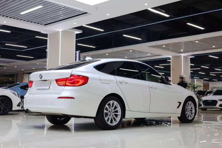 Used BMW 3 Series GT 2017 320i Sport Edition Exterior 14