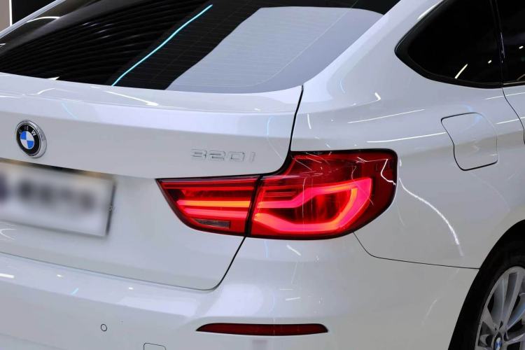 Used BMW 3 Series GT 2017 320i Sport Edition Exterior 15