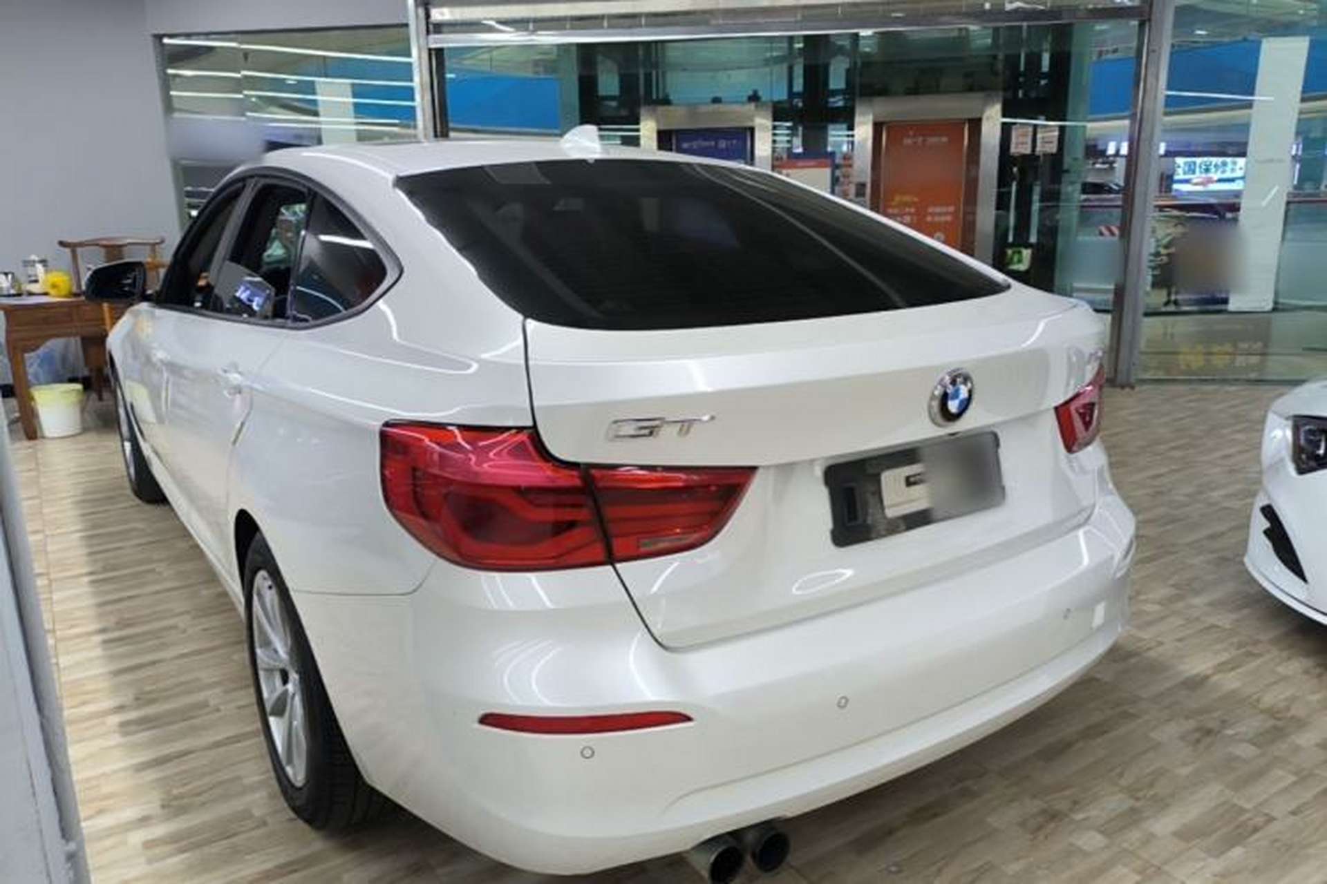 Used BMW 3 Series GT 2017 320i Sport Edition Exterior 2