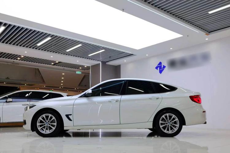 Used BMW 3 Series GT 2017 320i Sport Edition Exterior 2