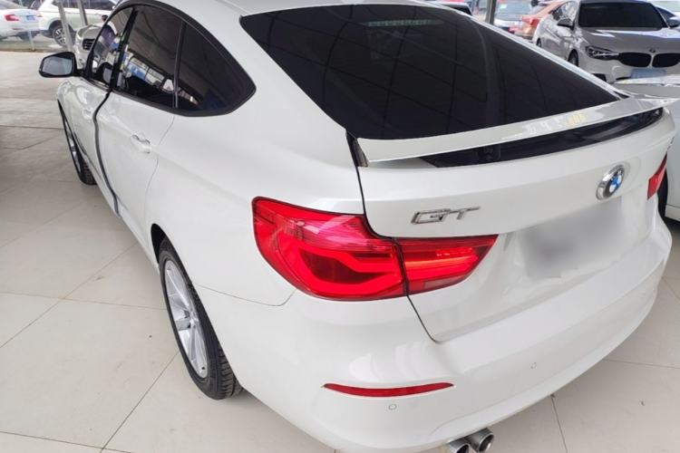 Used BMW 3 Series GT 2017 320i Sport Edition Exterior 2