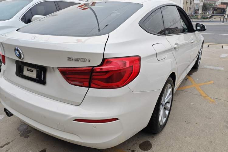 Used BMW 3 Series GT 2017 320i Sport Edition Exterior 3