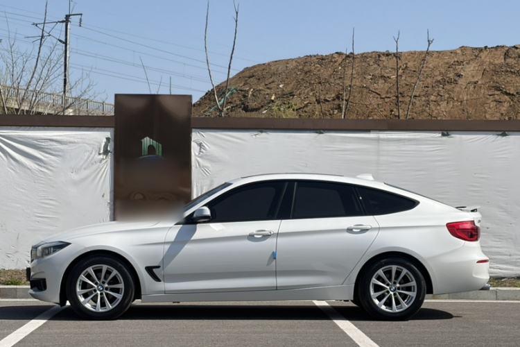 Used BMW 3 Series GT 2017 320i Sport Edition Exterior 3