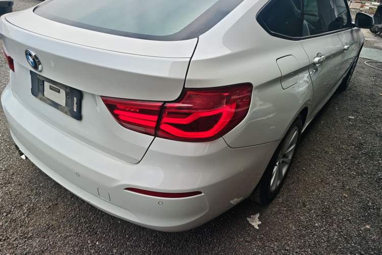 Used BMW 3 Series GT 2017 320i Sport Edition Exterior 3