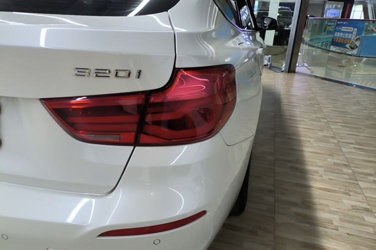 Used BMW 3 Series GT 2017 320i Sport Edition Exterior 3