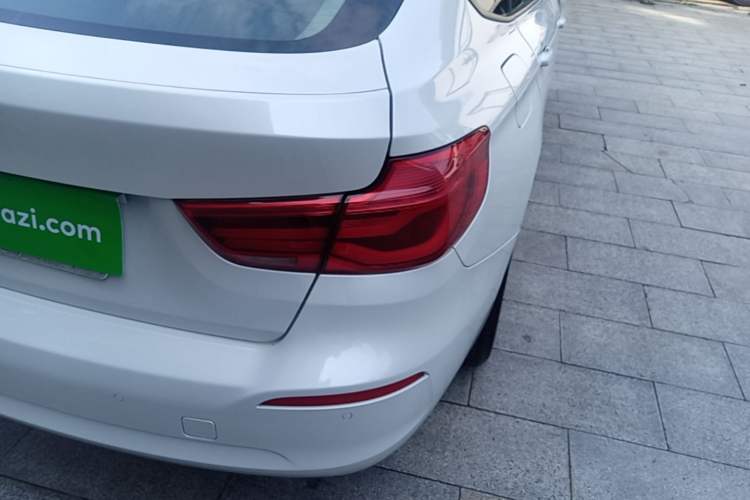 Used BMW 3 Series GT 2017 320i Sport Edition Exterior 3