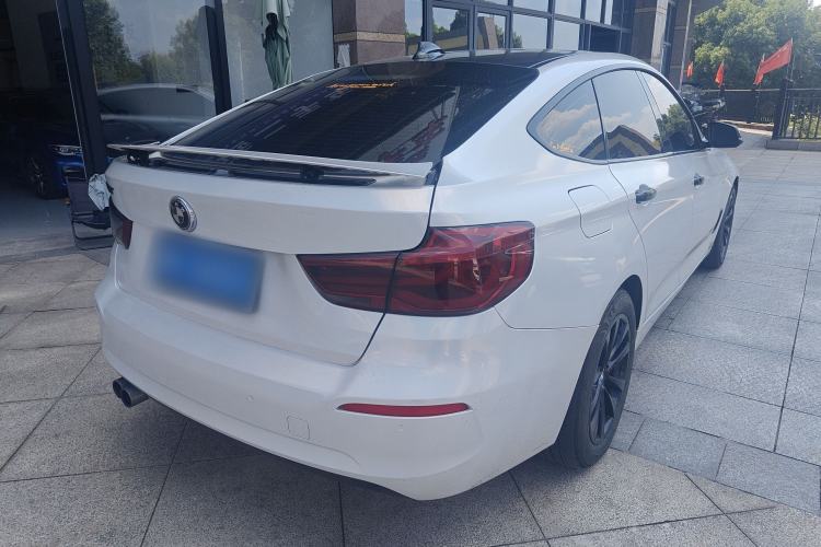 Used BMW 3 Series GT 2017 320i Sport Edition Exterior 3