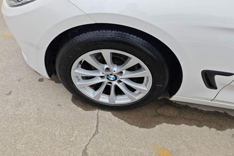 Used BMW 3 Series GT 2017 320i Sport Edition Exterior 4
