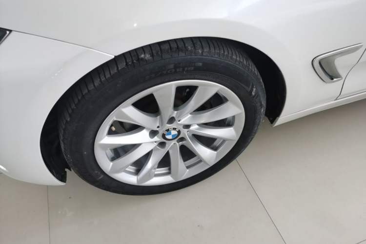 Used BMW 3 Series GT 2017 320i Sport Edition Exterior 4