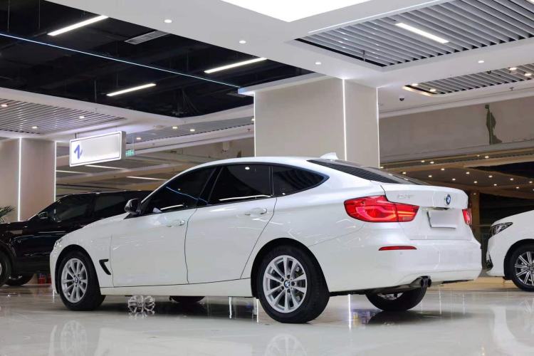 Used BMW 3 Series GT 2017 320i Sport Edition Exterior 4