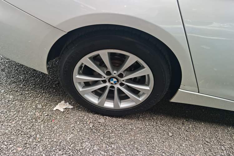 Used BMW 3 Series GT 2017 320i Sport Edition Exterior 5