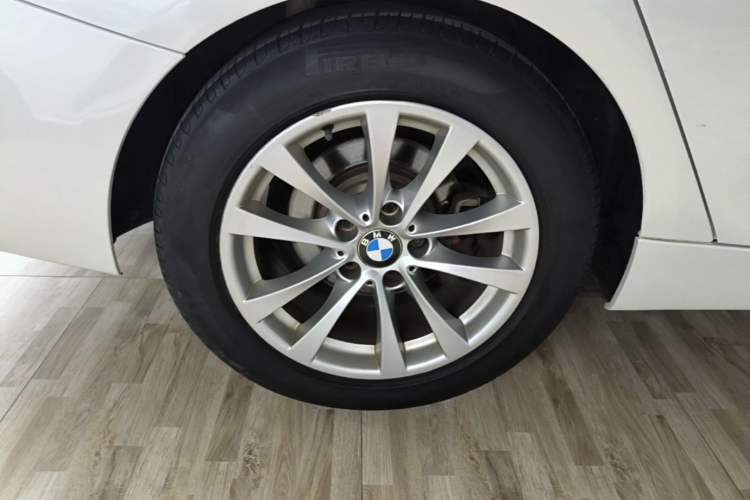 Used BMW 3 Series GT 2017 320i Sport Edition Exterior 5
