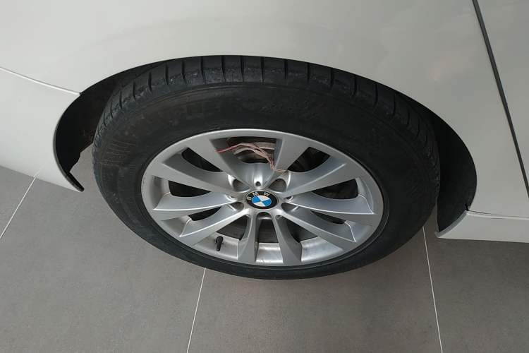 Used BMW 3 Series GT 2017 320i Sport Edition Exterior 5