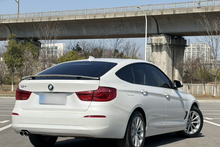 Used BMW 3 Series GT 2017 320i Sport Edition Exterior 6