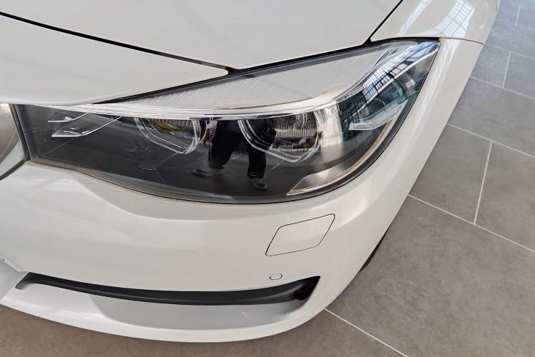 Used BMW 3 Series GT 2017 320i Sport Edition Exterior 7