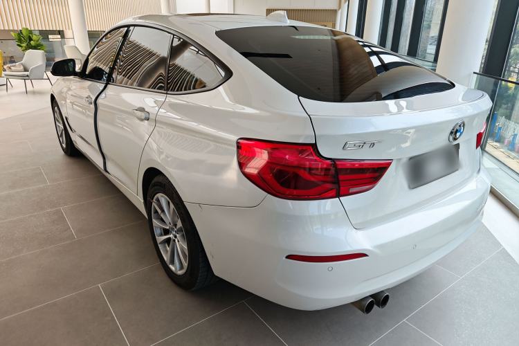 Used BMW 3 Series GT 2017 320i Sport Edition Exterior 9