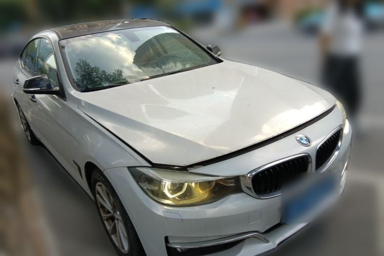 Used BMW 3 Series GT 2017 320i Sport Edition Front Right 45 Deg