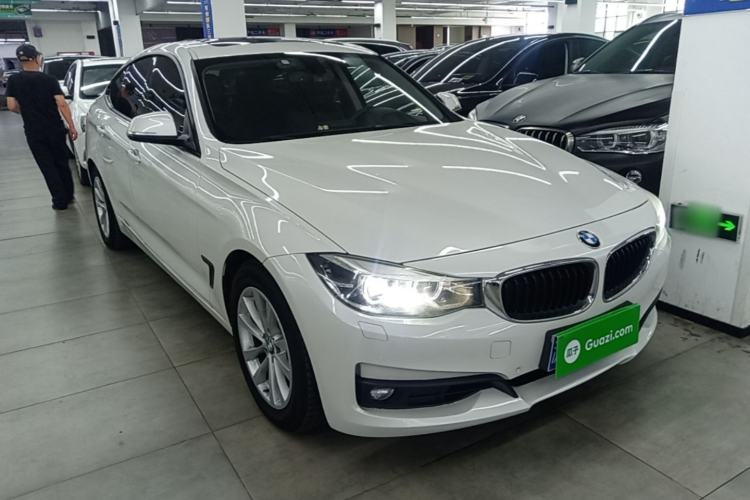 Used BMW 3 Series GT 2017 320i Sport Edition Front Right 45 Deg