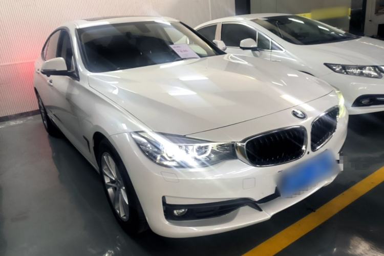 Used BMW 3 Series GT 2017 320i Sport Edition Front Right 45 Deg